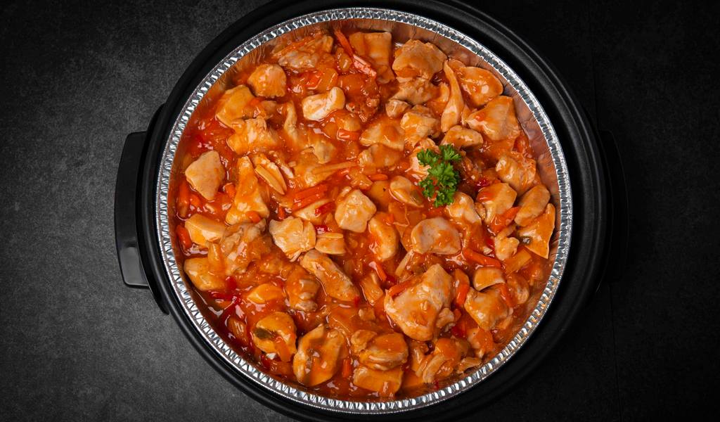 Kip in Chinese saus pan